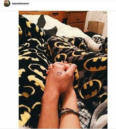 戀情曝光？權志龍與小松菜奈私密照十指緊扣