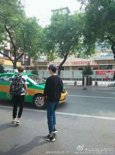 豪無偶像包袱!王俊凱不僅打的還坐蹦蹦