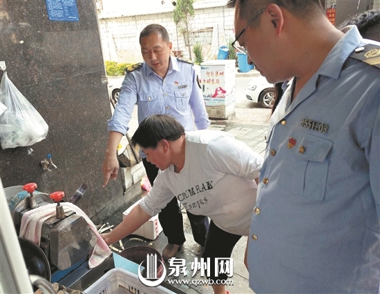 【輿情 主推】【滾動新聞】【地市 福州】 （泉州市食藥監突查壓榨甘蔗汁街攤）泉州市食藥監突查壓榨甘蔗汁街攤 未發現摻雜摻假行為
