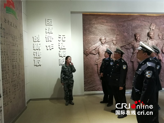 榆林交警支隊開展“緬懷革命先烈 傳承紅色基因”清明節祭掃烈士活動_fororder_榆林3