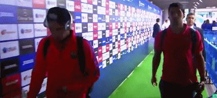 惡作劇！內少嚼過口香糖給蘇神 梅西也幹過|gif