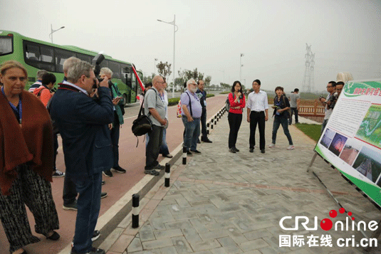 奧地利記者團參觀渭河南大堤景觀長廊