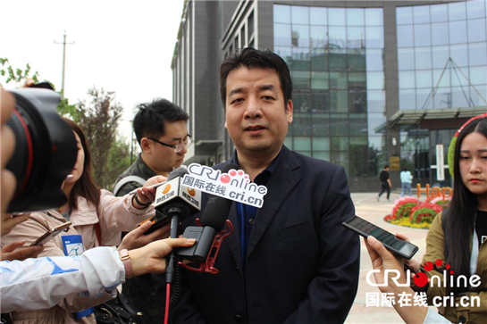 【專題 陜西自貿區 新聞速遞 加摘要＋移動列表＋三秦大地 西安】（頁面標題）陜自貿試驗區一週年 中省媒體走進西安國際港務區（內容頁標題）【改革開放再出發】陜西自貿試驗區成立一週年 中省市媒體走進西安國際港務區