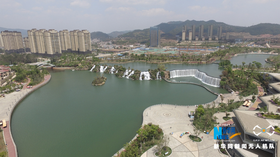 天眼瞰銀河: 航拍昆明瀑佈公園
