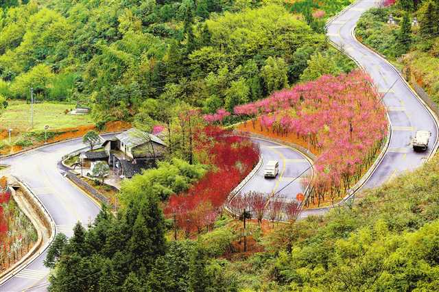 【區縣聯動】【萬盛】農村公路進村入社 萬盛織起“致富路網”【區縣聯動　列表】萬盛經開區織起“致富路網”