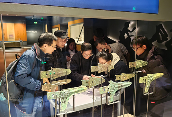 達州宣漢羅家壩遺址博物館首批館藏文物定級揭曉_fororder_鑒定現場