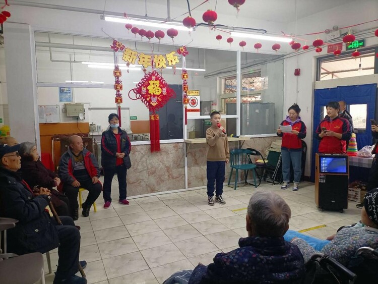 石外學子張藝嘉：發揚中華民族傳統 做尊老愛老的好少年_fororder_圖片2