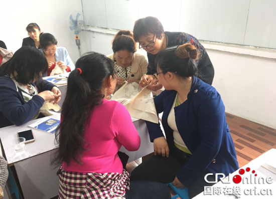 【區縣聯動】【石柱】石柱：“三峽刺繡”培訓助推康養旅遊和脫貧攻堅 【區縣聯動 列表】石柱縣開辦“三峽刺繡”培訓班