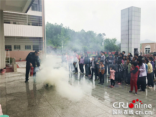 【法制安全】彭水警方：指導特殊教育學校進行消防應急演練