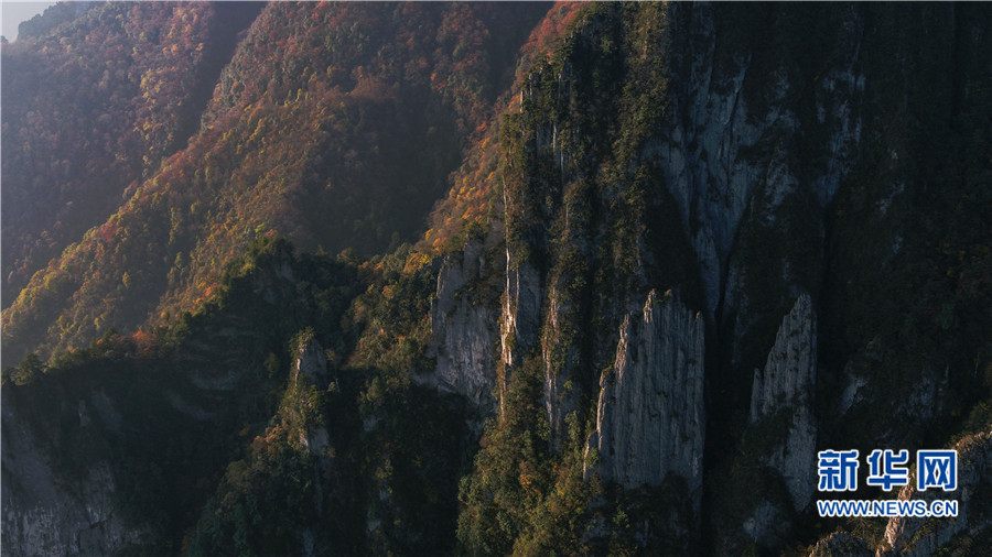 航拍神農架神秘的“三十六把刀” 山峰薄如刀片