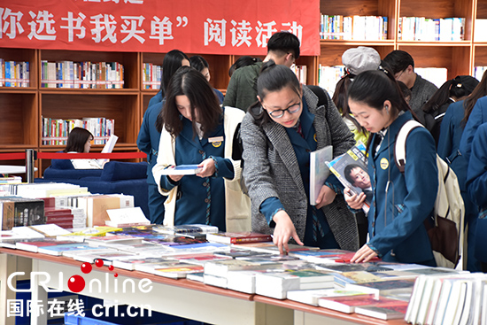 07【吉林】【原創】【圖説吉林】【CRI看吉林（標題）】【教育科技（圖）】【關東黑土（長春）】【移動版（圖）】   吉林省全民閱讀進高校活動啟動