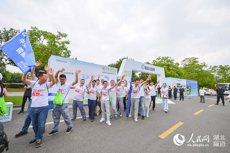 “出彩2018”！武漢千人徒步“丈量”魅力光谷