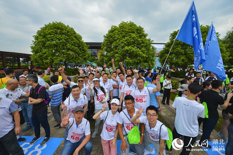 “出彩2018”！武漢千人徒步“丈量”魅力光谷