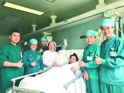 男護士用“娛樂串燒”喚醒24歲“睡美人”