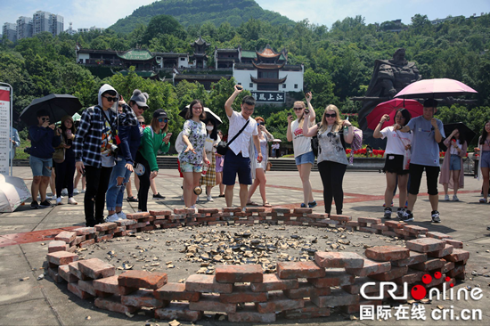 【行遊巴渝 標題】2018重慶雲陽龍缸大學生交友旅遊節圓滿結束【內容頁標題】2018雲陽龍缸大學生交友旅遊節暨520千人主題旅遊圓滿結束