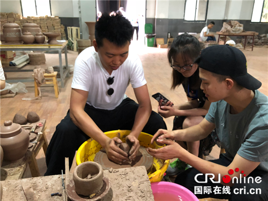 【CRI專稿 列表】【美麗中國長江行】榮昌陶器小鎮 把泥巴變成藝術品