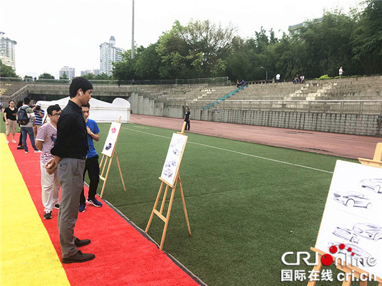 【CRI專稿 圖文】靚車萌娃齊上陣 重慶大學汽車文化節開幕