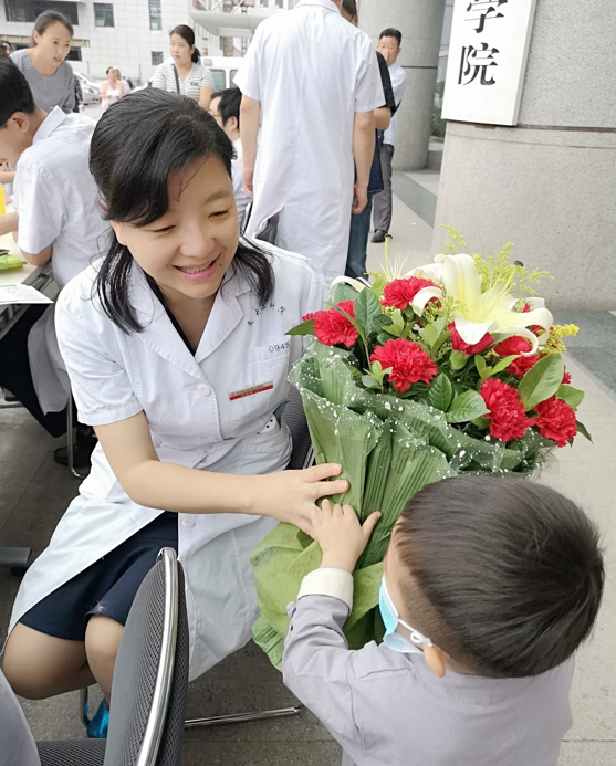 【健康 加顯示圖】“健康中國，兒童先行”——交大二附院舉辦慶祝 “六一”兒童節大型義診活動