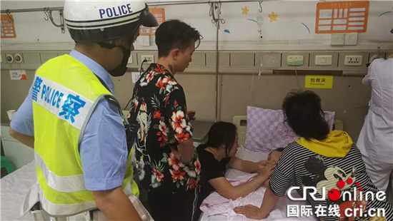 【法制安全】重慶九龍坡兩歲小孩高燒休克 民警火速送醫救治