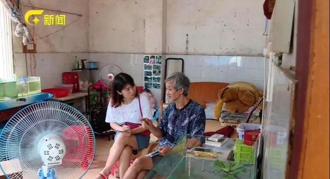 【熱門文章】【八桂大地】(首頁標題)南寧拾荒老人收關注(內容頁標題)南寧這位拾荒老人"火"了 人民日報微博都關注了他 【熱門文章】【八桂大地】(首頁標題)南寧拾荒老人收關注(內容頁標題)南寧這位拾荒老人"火"了 人民日報微博都關注了他