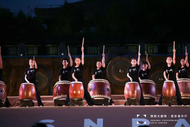 【三秦大地 西安+移動列表】50000+凝神專注 3次謝幕 他們重新定義了“戶外公演”