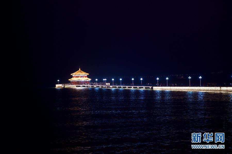 青島：流光溢彩夜色美