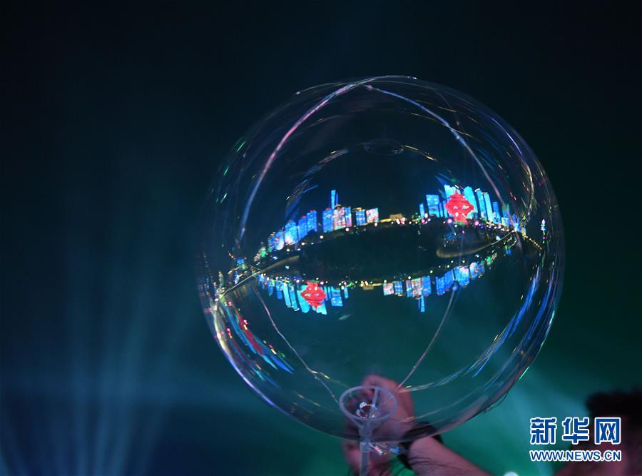 青島：流光溢彩夜色美