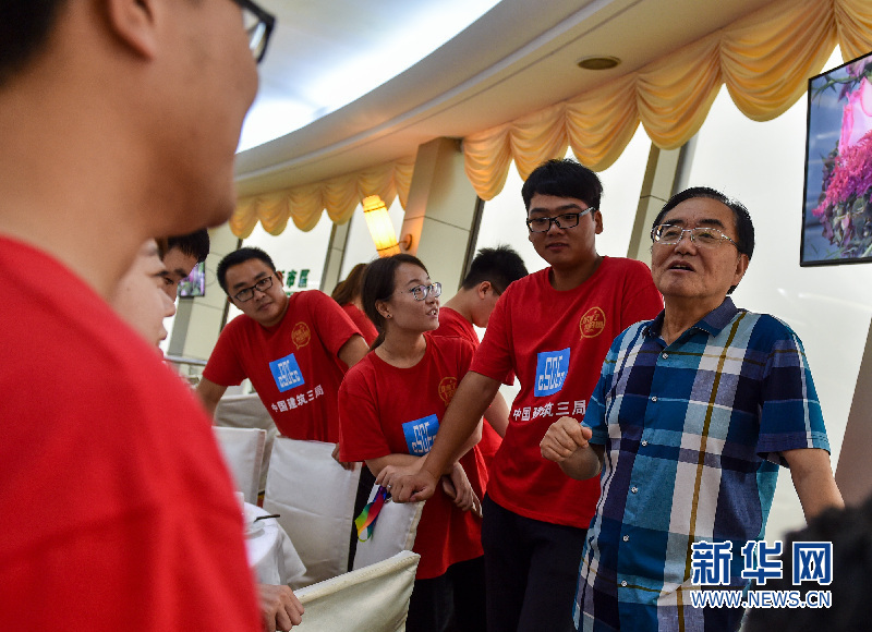 國貿大廈挑戰垂直馬拉松 重溫“深圳速度”