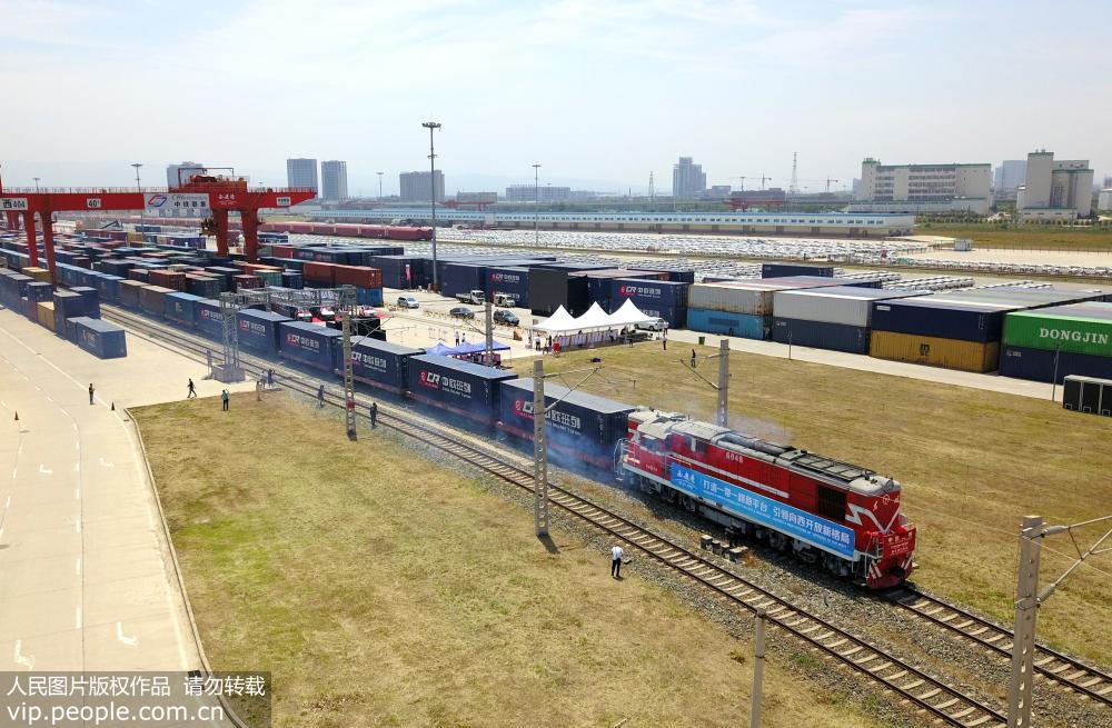 首趟中歐班列整車進口專列抵達西安