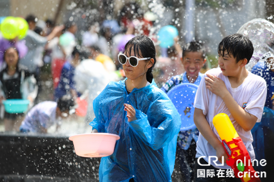 貴州平塘：水龍巡遊迎端午