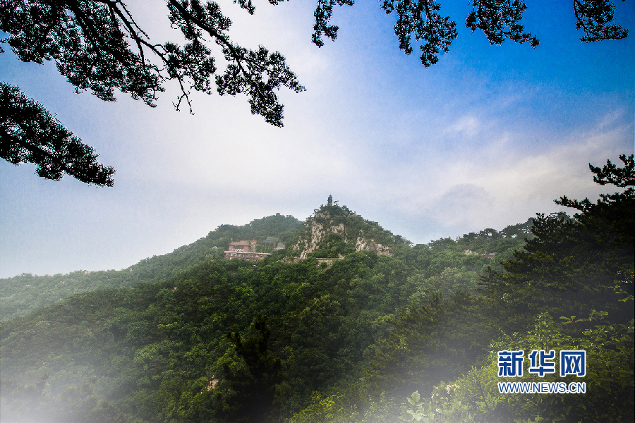 天津：霧鎖盤山