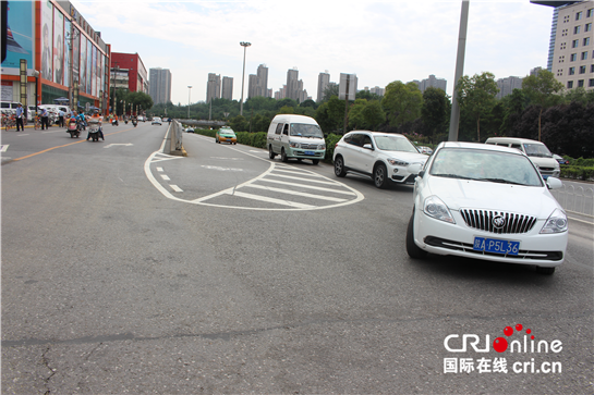 【民生】西安雁塔立交西南角增設繞行通道 由東駛來車輛可掉頭前往大雁塔