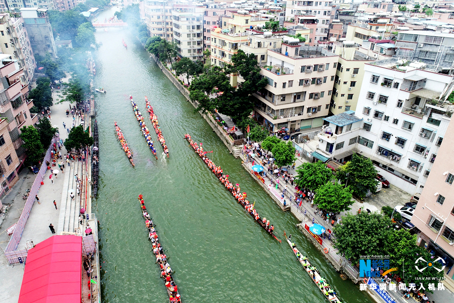 航拍廣州龍舟“招景” 千楫舞浪
