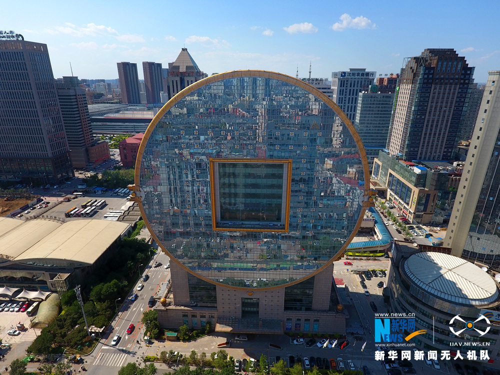 航拍城市中的“大銅錢”——瀋陽方圓大廈