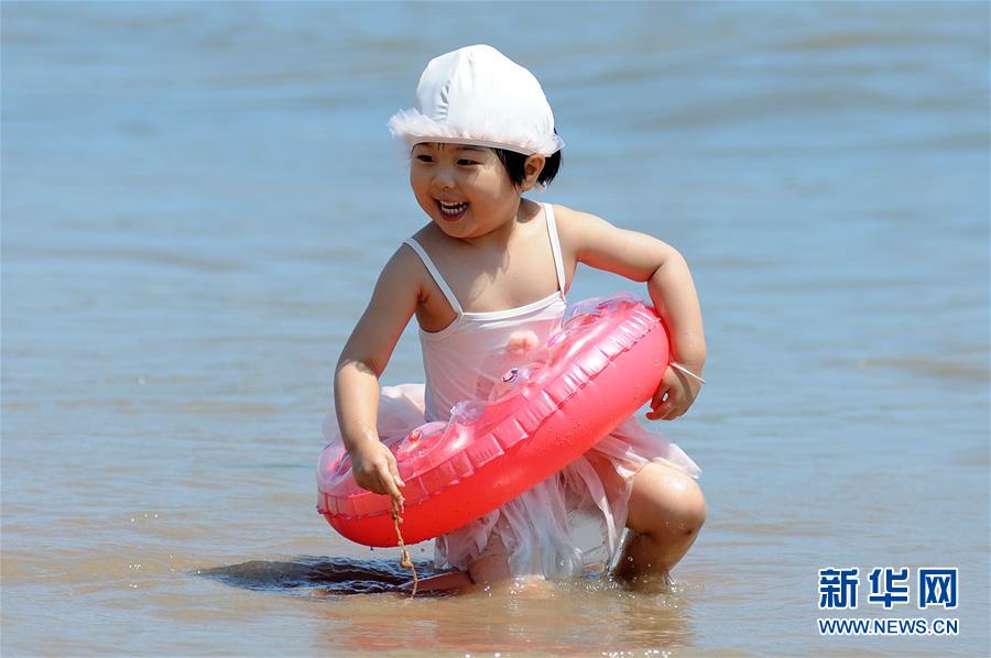 青島：海水浴場享清涼