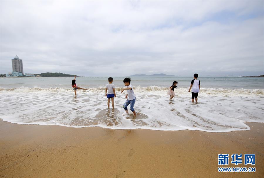 青島：海水浴場享清涼