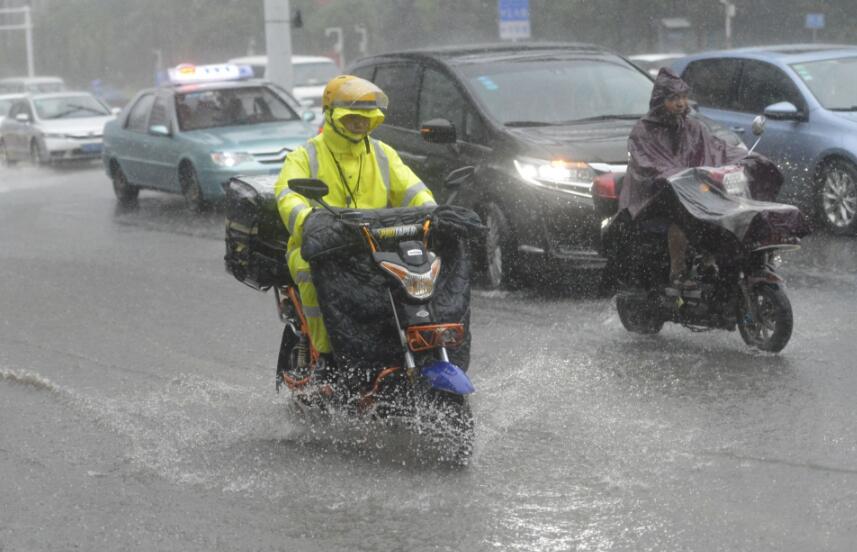 今晨 武漢暴雨如注