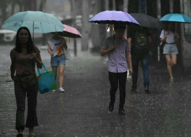 今晨 武漢暴雨如注