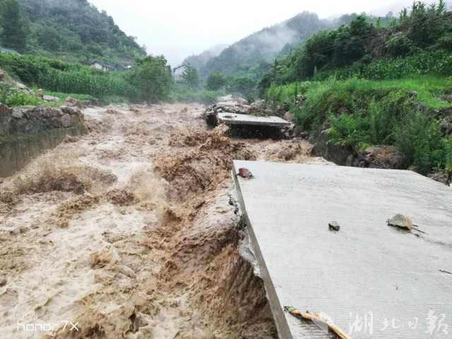 興山縣暴雨受災嚴重 朝天吼漂流停漂