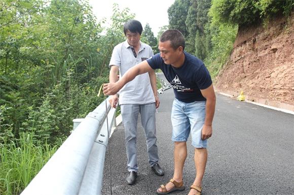 【區縣聯動】【大足】大足改造農村公路安裝防護欄 保障群眾出行安全【區縣聯動 列表】大足改造農村公路安裝防護欄