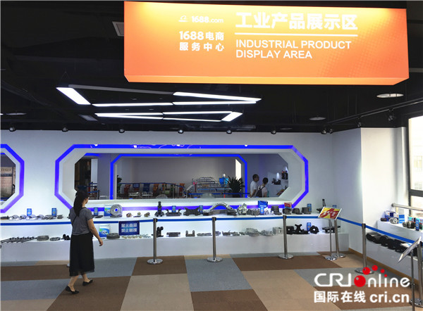 【CRI專稿 列表】重慶大龍網打造“網上絲綢之路”【內容頁標題】【新時代·新平臺·新機遇——“一帶一路”大型網絡主題活動】重慶大龍網打造“網上絲綢之路”助推“一帶一路”企業跨境互聯