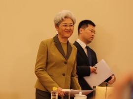 大會發言人傅瑩步入現場