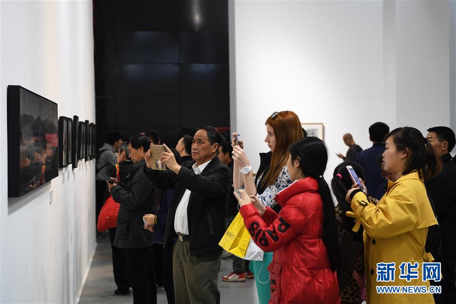 【焦點圖】《永遠朝天門》影像展受熱捧