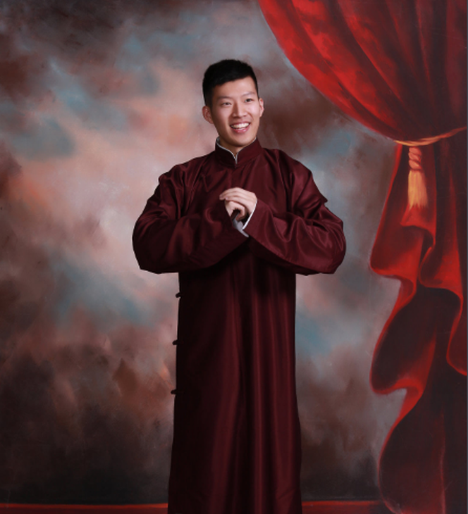 青年相聲演員閆佳寶擔任此次比賽的評委