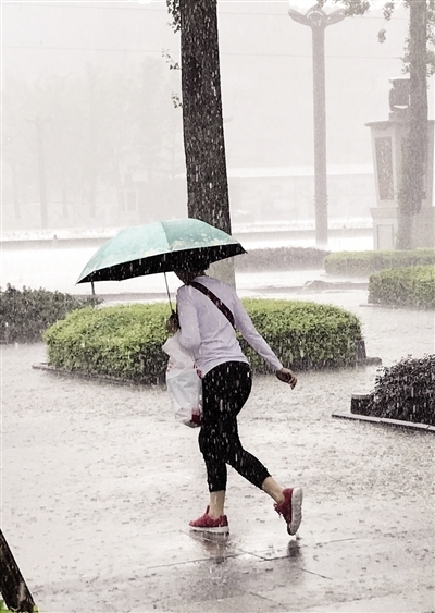 【社會民生列表】暴雨＋冰雹＋狂風 重慶今早遭強雷暴襲擊