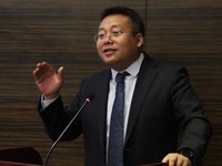 盤古智庫理事長易鵬致辭