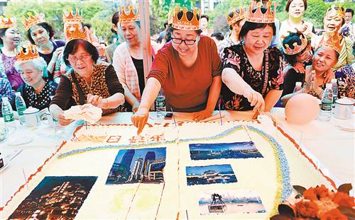 【區縣聯動】【渝中】渝中區舉辦第六屆鄰居節 20位老人同唱生日歌【區縣聯動】渝中舉辦鄰居節 20位老人同唱生日歌