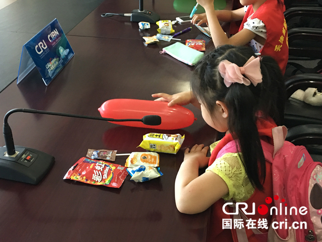 現場工作人員為小朋友們準備了貼心的小禮物