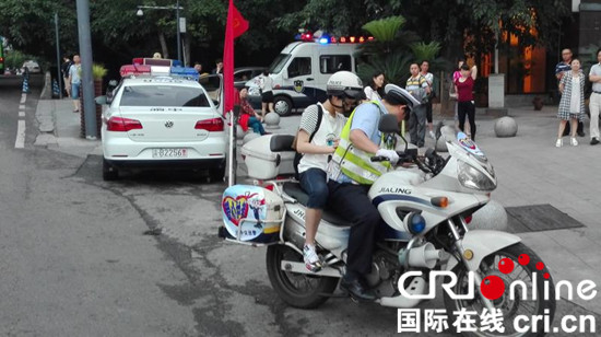 已過審【社會民生】渝中警方五舉措護航高考 送考車可享綠色通道