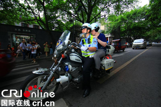 已過審【社會民生】渝中警方五舉措護航高考 送考車可享綠色通道